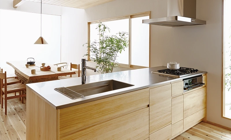 Dễ ứng dụng cùng tủ bếp gỗ sồi đơn giản