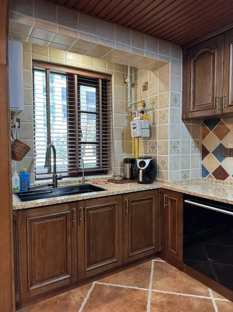 Cá nhân hóa không gian bằng tủ bếp gỗ tự nhiên theo yêu cầu