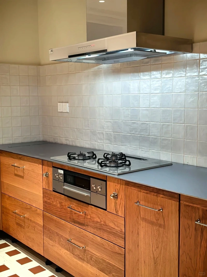 Lựa chọn kinh tế với tủ bếp gỗ xoan đào giá tốt