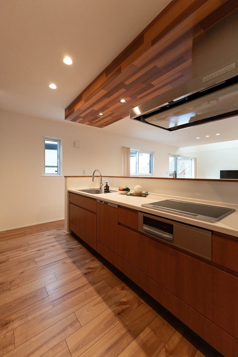 Lựa chọn tiện lợi với tủ bếp hiện đại đơn giản cho mọi nhà