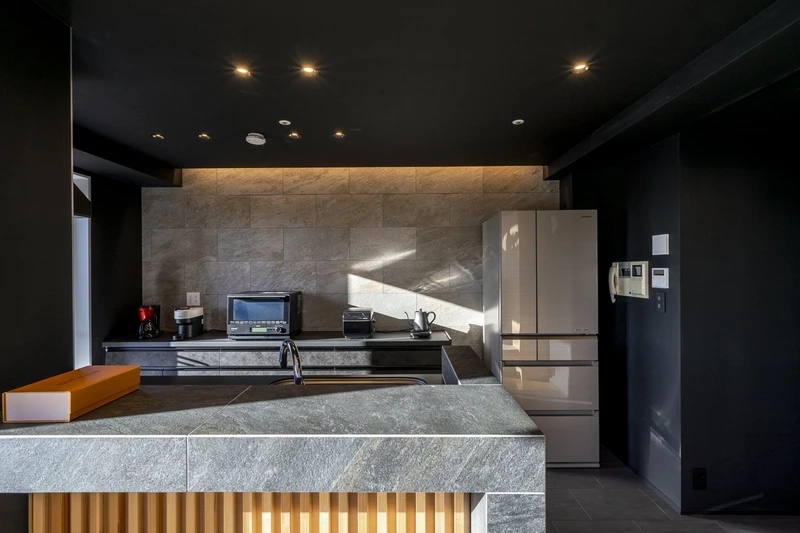 Thiết kế tiện nghi với tủ bếp hiện đại chữ L thông minh