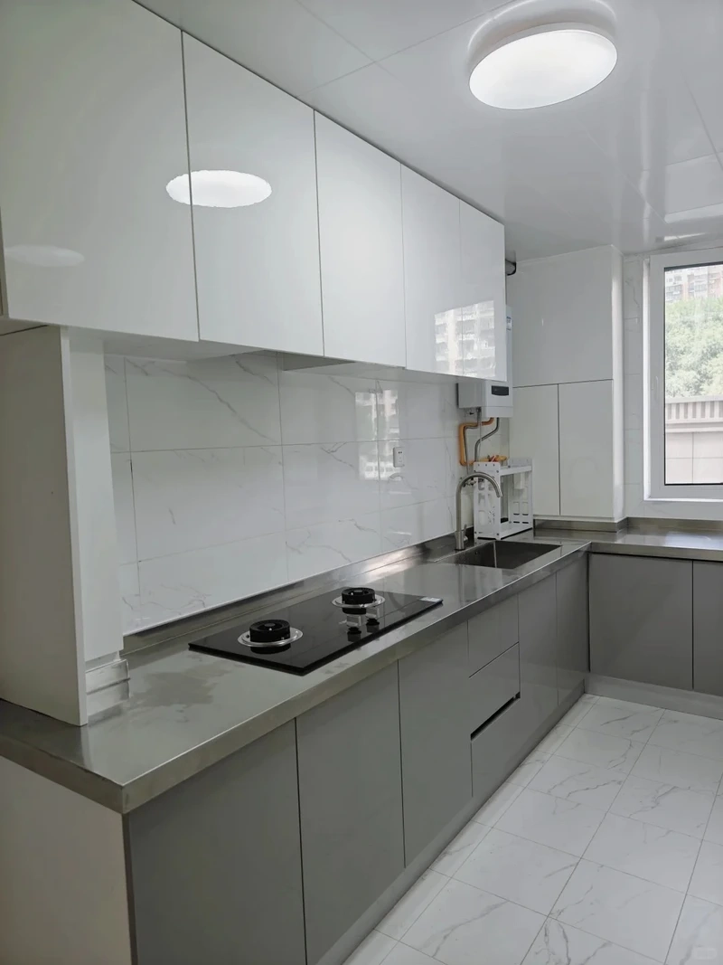 Thiết kế gọn gàng từ tủ bếp inox chữ I