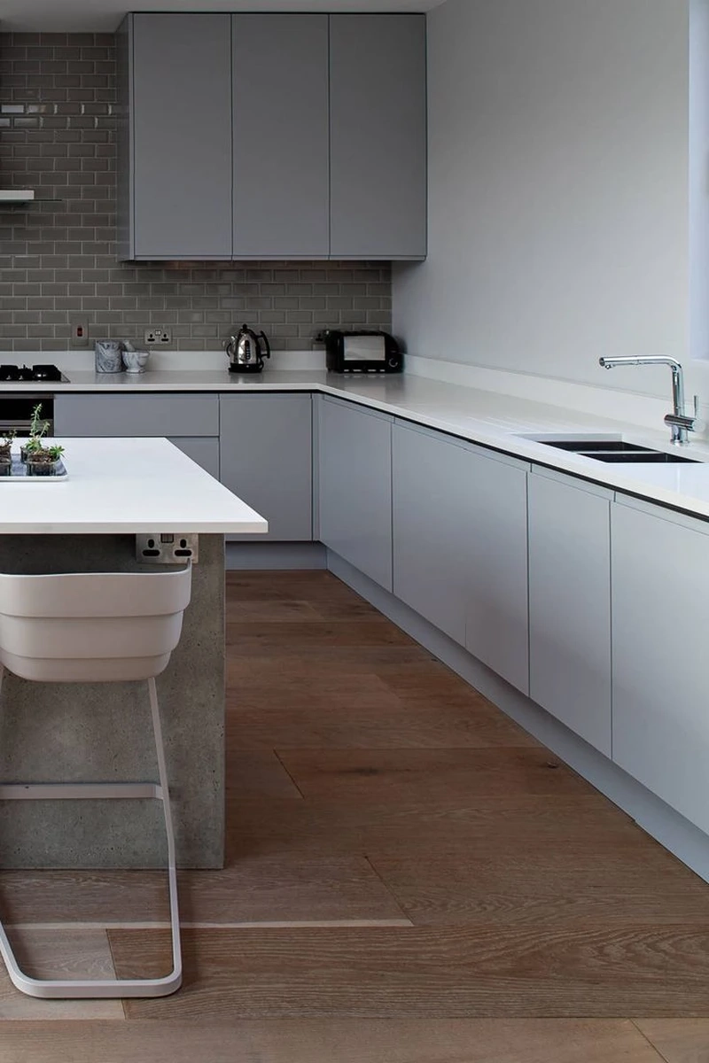 Nhẹ nhàng tinh tế từ tủ bếp màu ghi nhạt