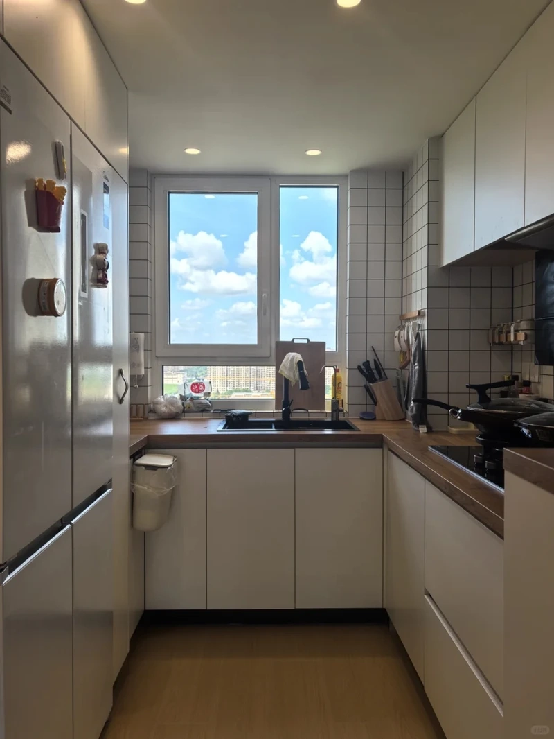 Thiết kế gọn gàng từ tủ bếp melamine chữ I