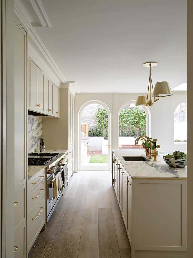 Bố cục linh hoạt của tủ bếp nhà phố chữ L