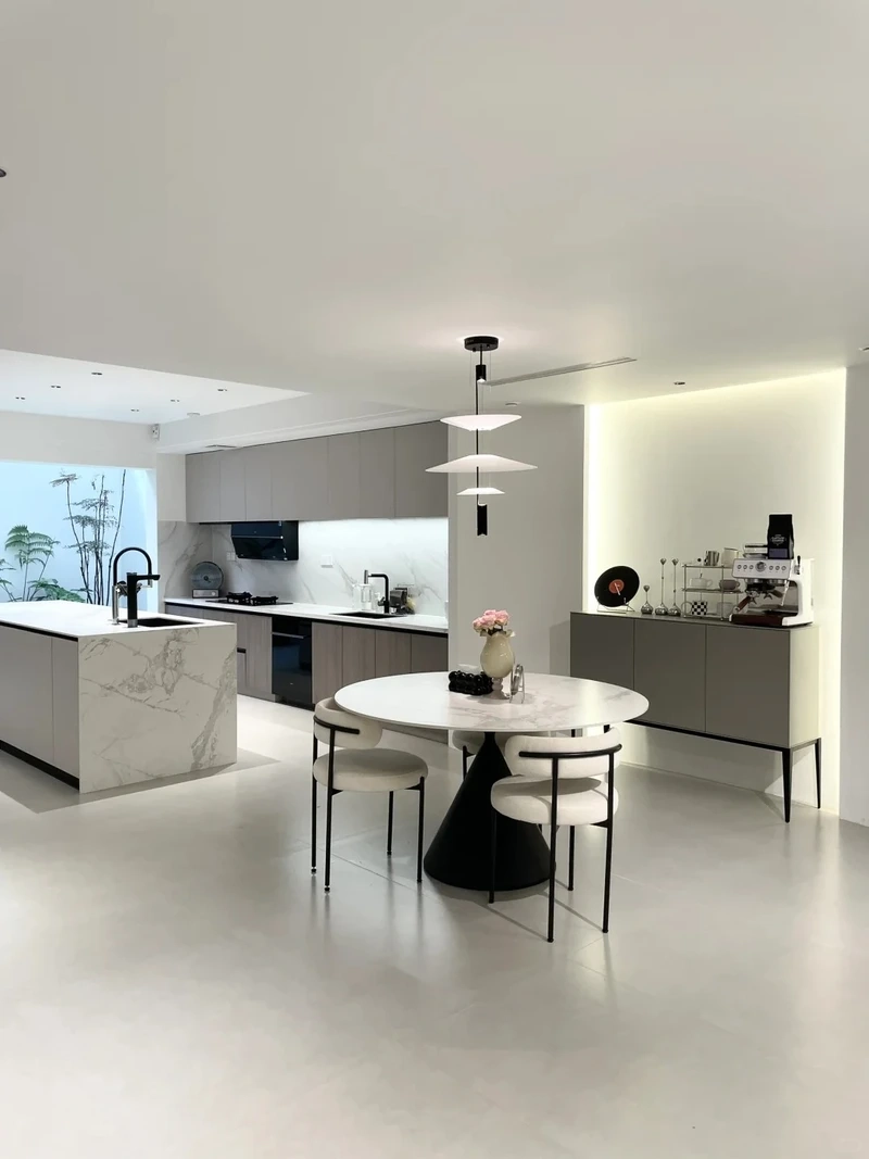 Hoàn thiện đồng bộ cùng nội thất tủ bếp nhà phố