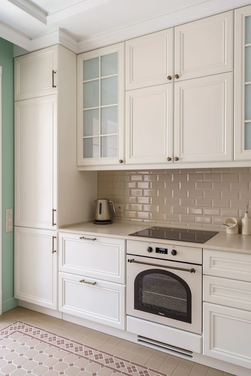 Thanh lịch nhẹ nhàng với tủ bếp tân cổ điển màu trắng