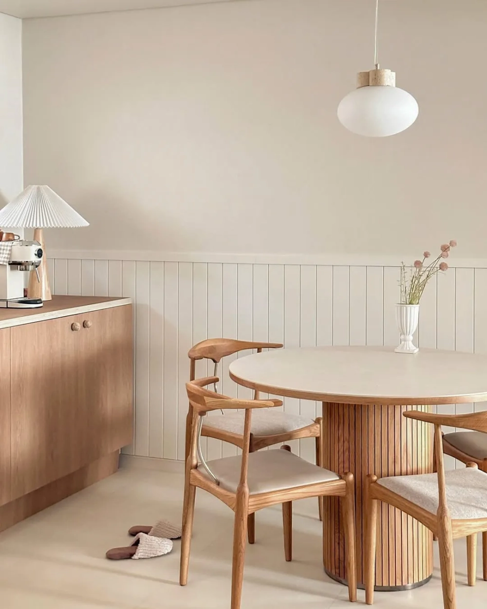 Mẫu bàn ăn 8 ghế gỗ sồi nga cho không gian rộng