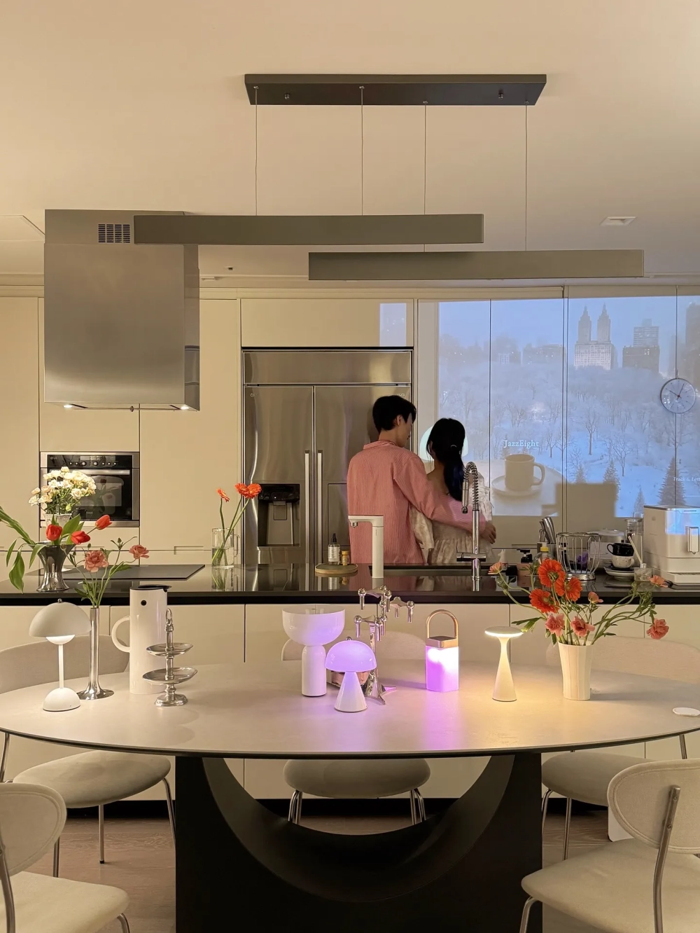 Mẫu bàn ăn mặt đá Ceramic màu trắng vân mây sang trọng hiện đại