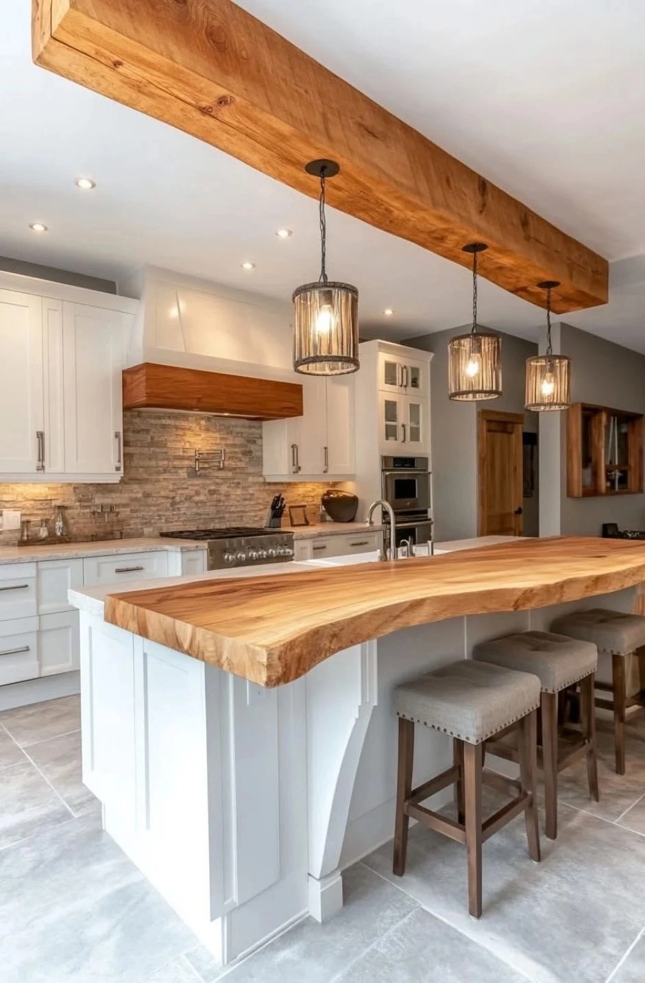 Bàn đảo bếp gỗ tự nhiên sơn màu trắng tinh tế