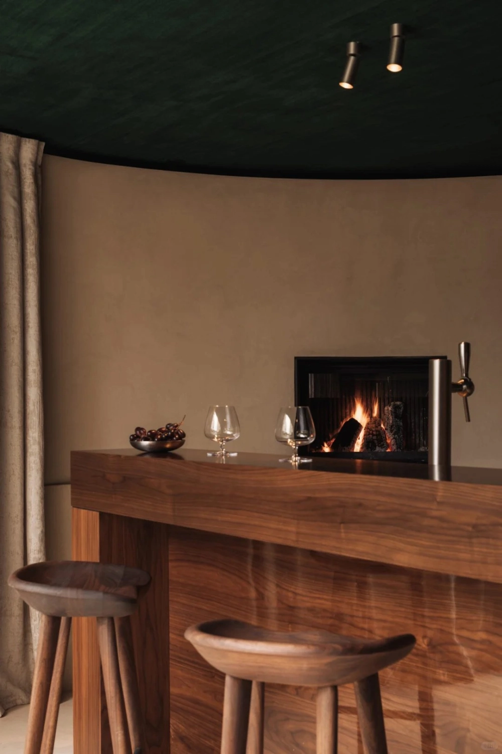 Bàn đảo bếp gỗ tự nhiên có ngăn kéo đa năng tiện lợi