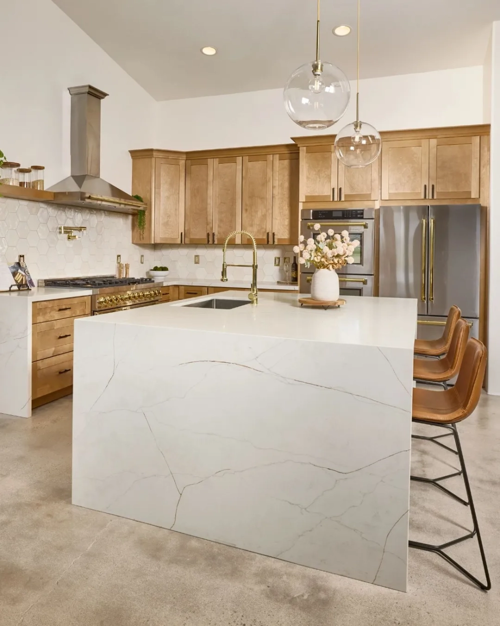 Thiết kế mặt đá bếp thạch anh bo cạnh an toàn