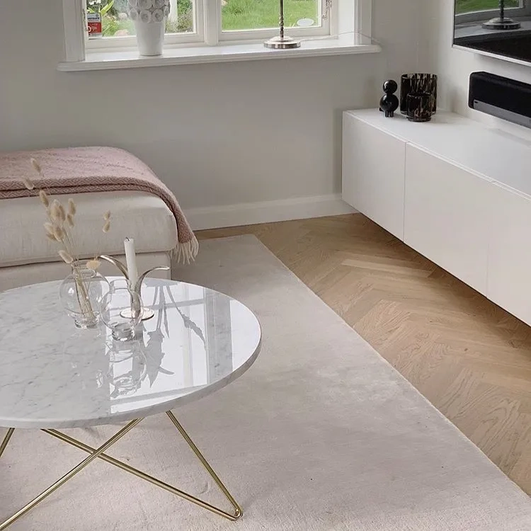 Thiết kế bếp phong cách tân cổ điển với đá trắng vân mây