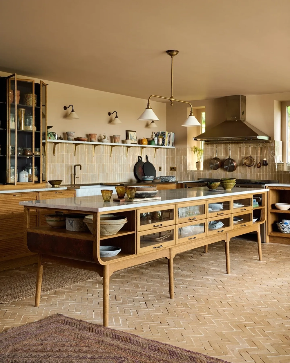 Không gian nấu nướng xanh mát nhờ decor bếp chill bằng cây leo