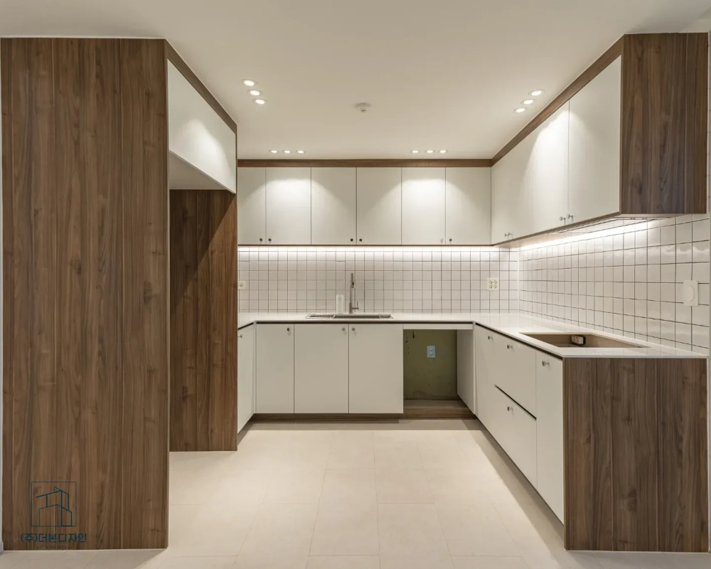 Cách trang trí bếp hẹp với chậu cây xanh nhỏ xinh