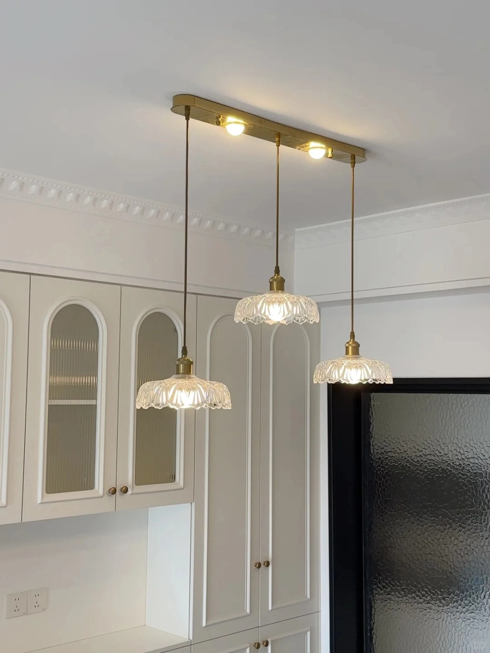 Thiết kế đèn thả bàn ăn hiện đại dạng lồng chim phá cách