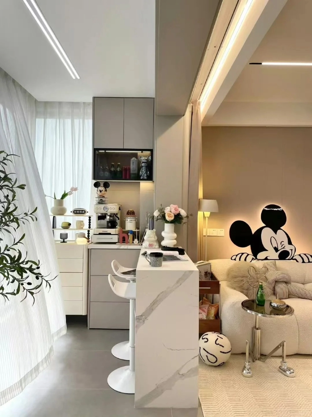 Mẫu ghế bàn đảo bếp chân cao cho căn hộ chung cư