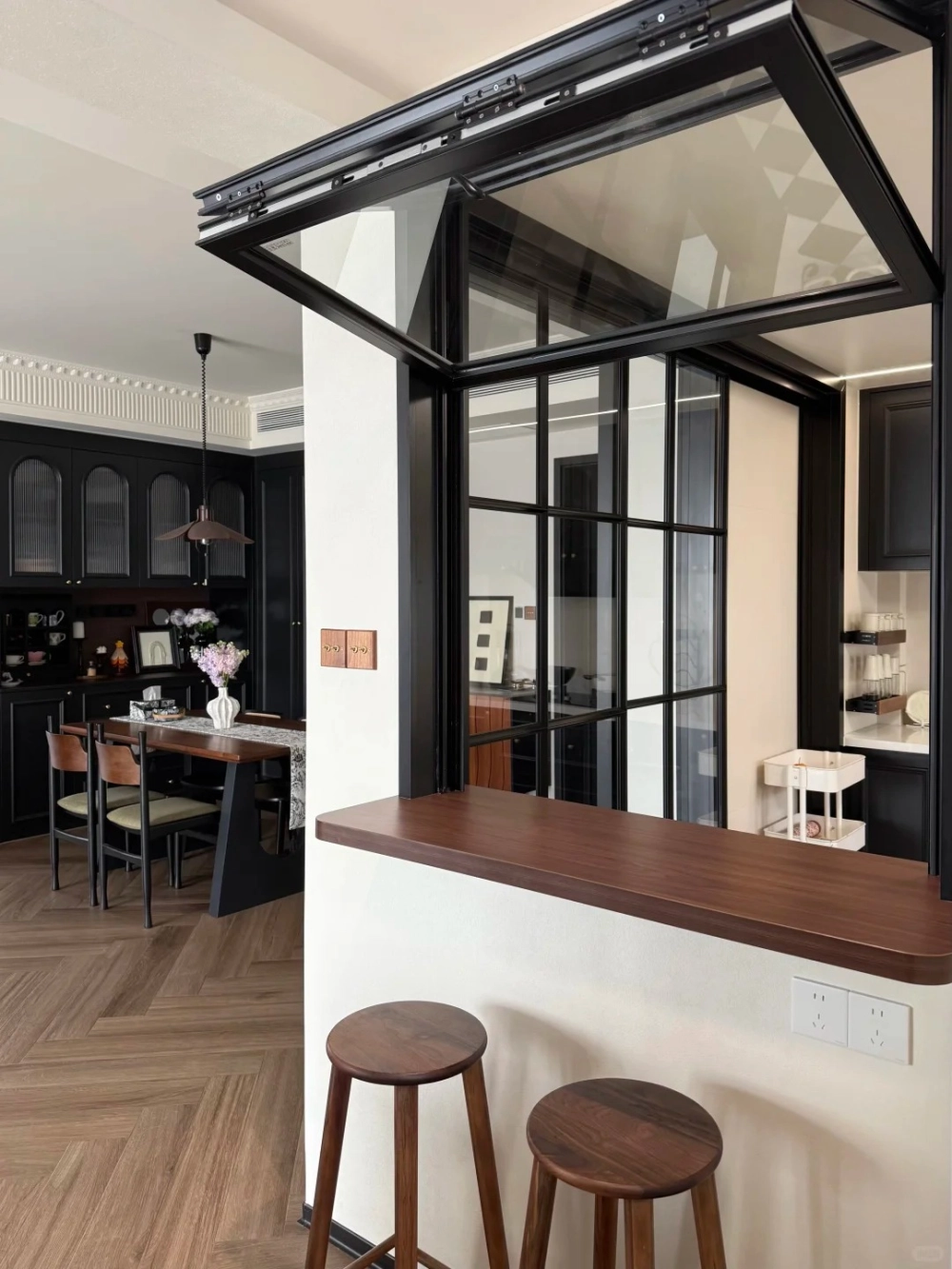 Mẫu ghế quầy bar xoay 360 độ linh hoạt