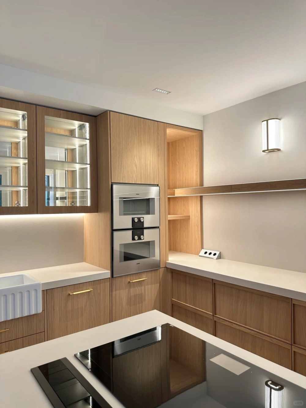 Tủ bếp gỗ cao cấp chữ I cho phòng bếp diện tích nhỏ hẹp