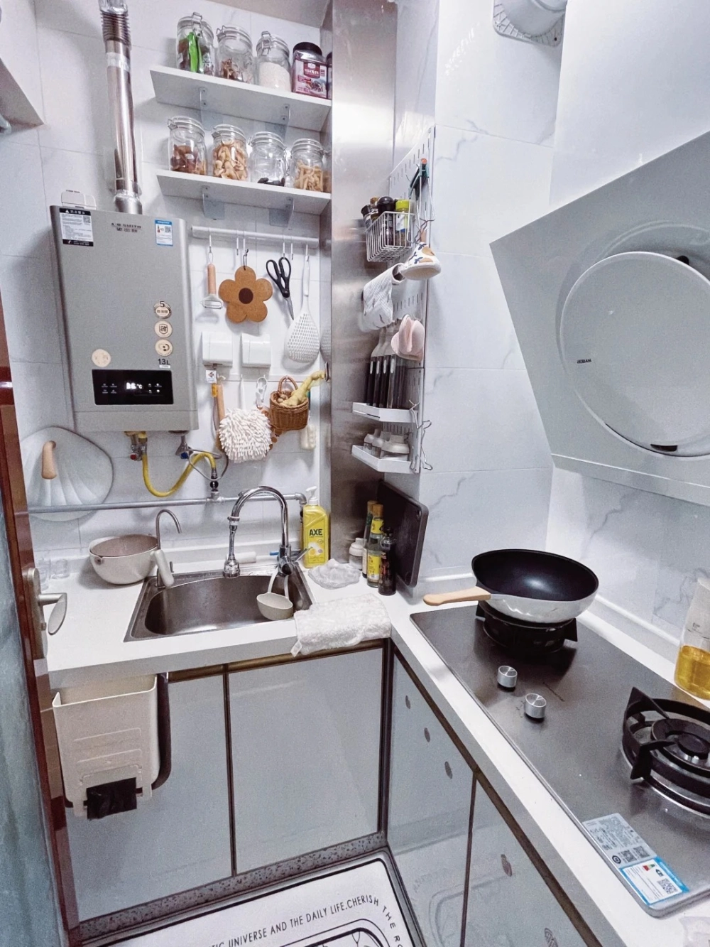 Tủ bếp mini có bồn rửa phong cách scandinavian nhẹ nhàng