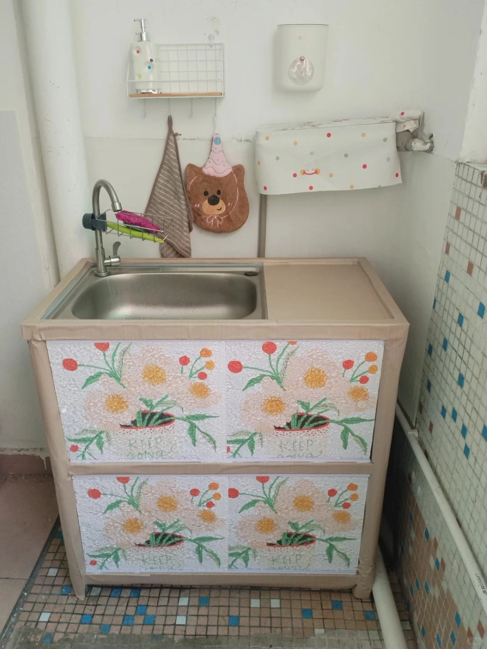 Mẫu tủ bếp di động có bồn rửa cho không gian đa năng