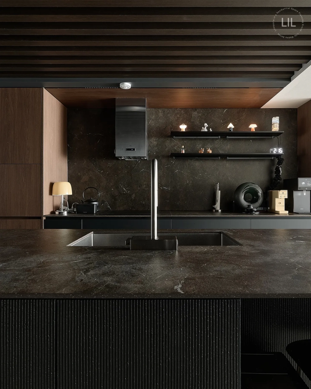 Hệ thống giá kho 6 tầng chứa đồ khô trong tủ bếp thông minh