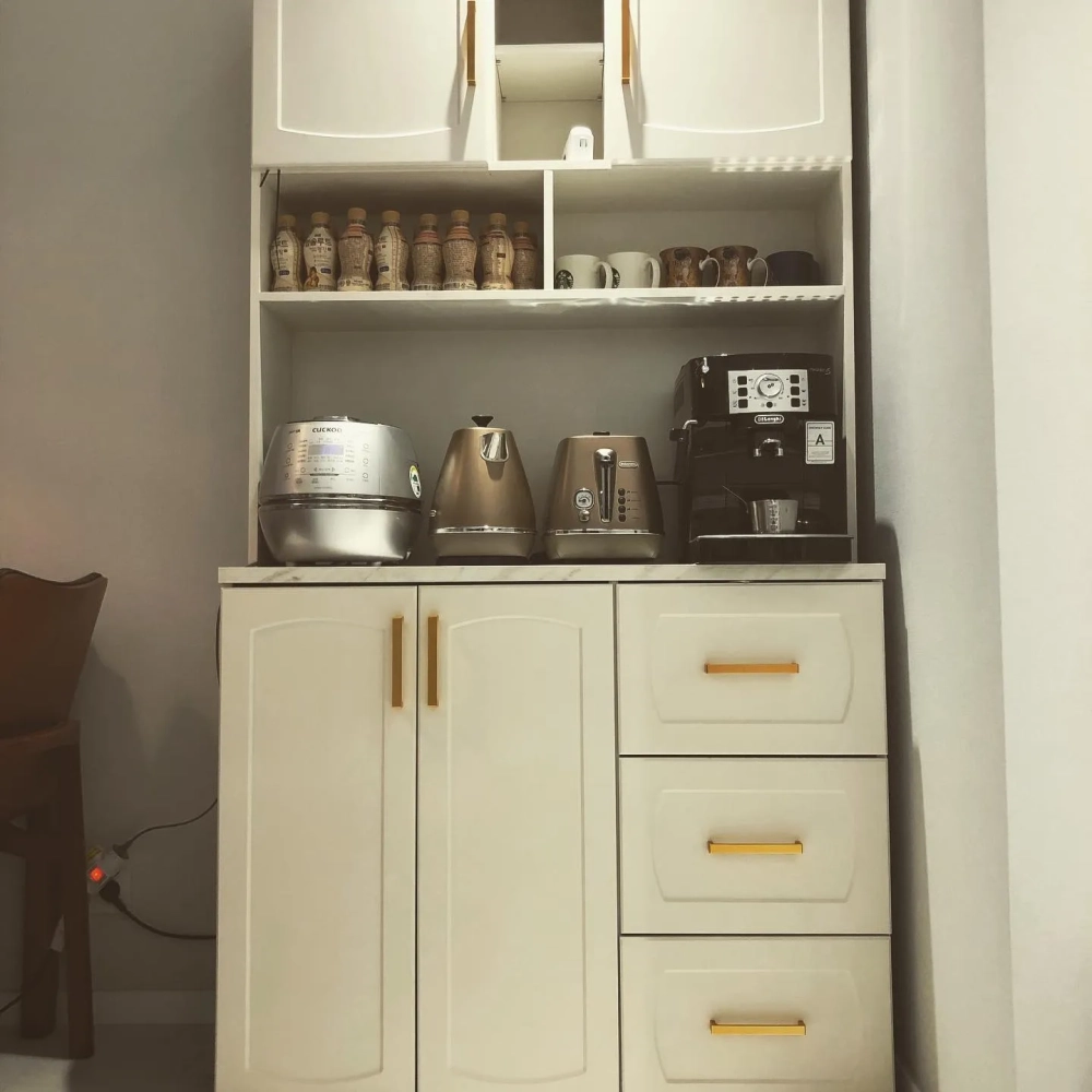 Tủ để đồ nhà bếp bằng gỗ sồi tự nhiên ấm cúng