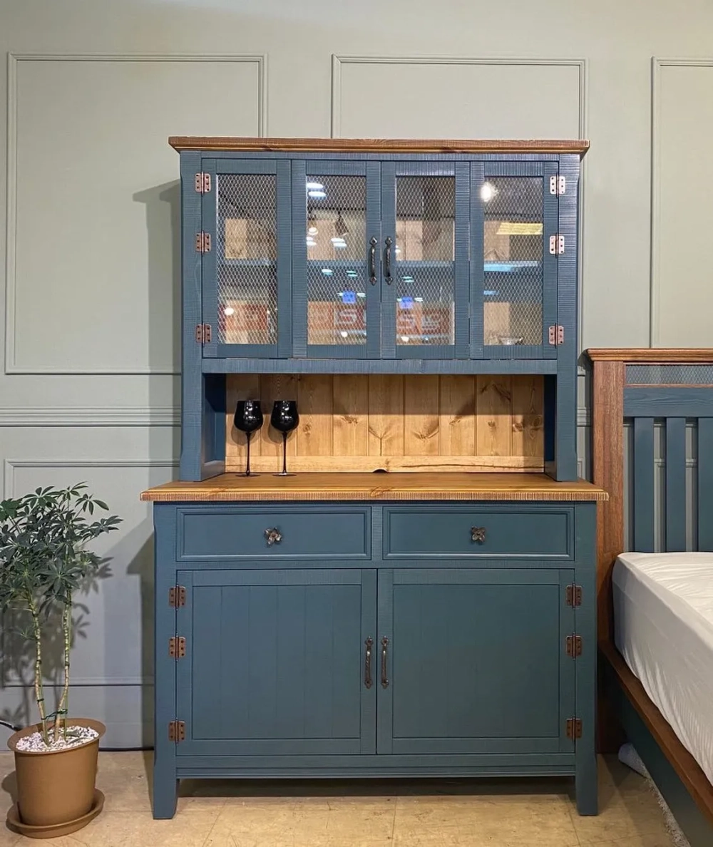 Cách phối màu tủ để đồ nhà bếp hài hòa giữa tông trắng và vân gỗ