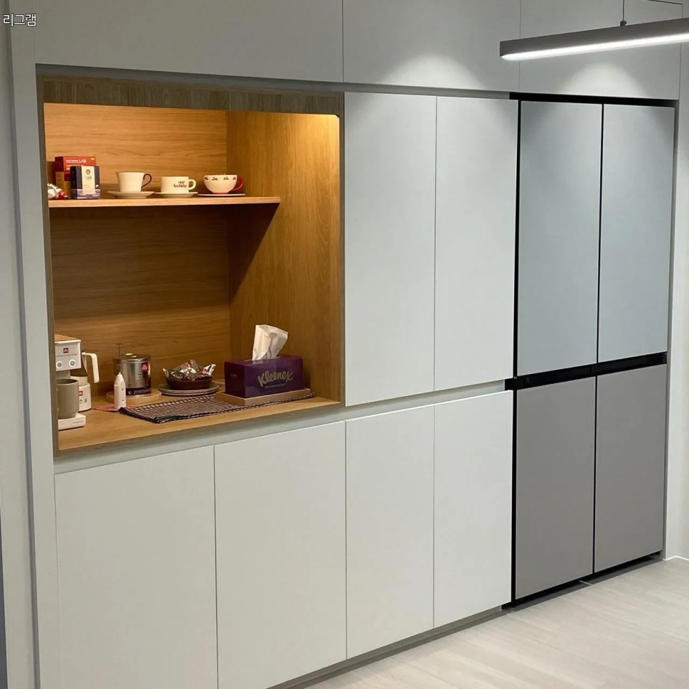 Mẫu tủ để đồ nhà bếp màu xanh navy độc đáo phá cách