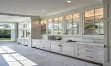 Tủ bếp cánh kính hiện đại nâng tầm không gian sống