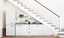 Mẫu tủ bếp dưới gầm cầu thang đẹp tối ưu không gian bếp