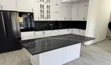 25+ Mẫu bếp lát đá kim sa trung sang trọng và bền bỉ nhất