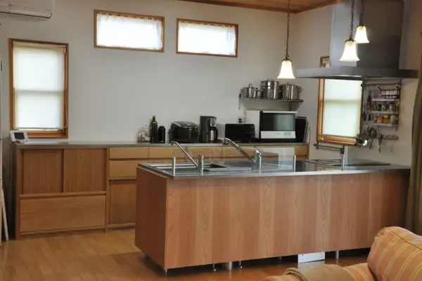 Khám phá tủ bếp gỗ sồi tiện nghi cho không gian nhà bạn