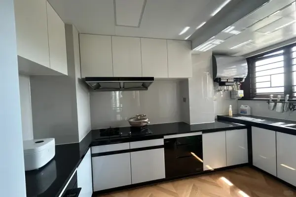 Mẫu tủ bếp nhựa hiện đại bền đẹp tiện nghi cho mọi gia đình