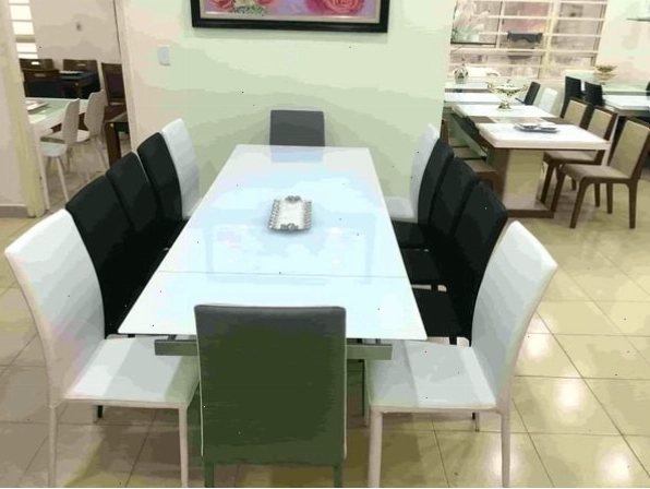 Bàn ăn 12 ghế, kích thước lớn cho gia đình đông người