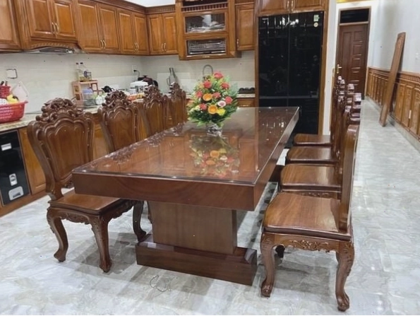 Bàn ăn gỗ óc chó nguyên khối kiểu dáng hiện đại