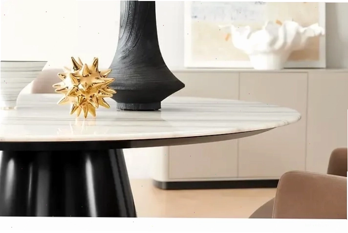 Bàn ăn tròn đá tự nhiên với chân bàn kim loại hiện đại