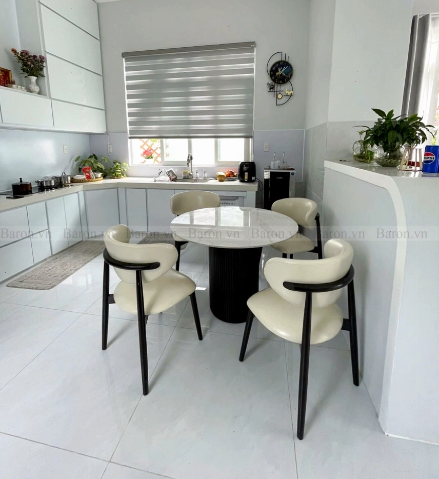 Bàn ăn tròn đẹp 4 ghế với thiết kế hiện đại