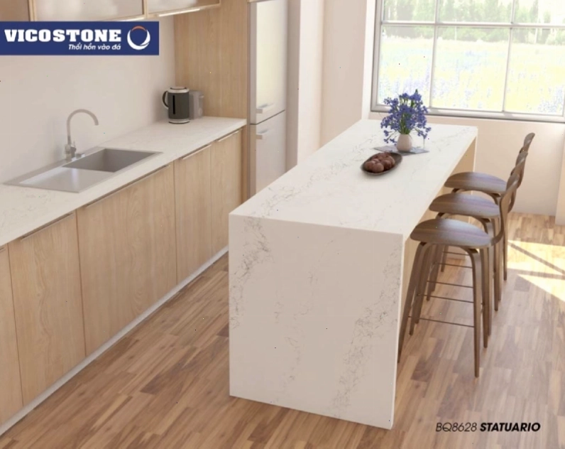 Bàn đảo bếp kết hợp bàn ăn ốp đá Vicostone Statuario BQ8628 cho bếp nhỏ