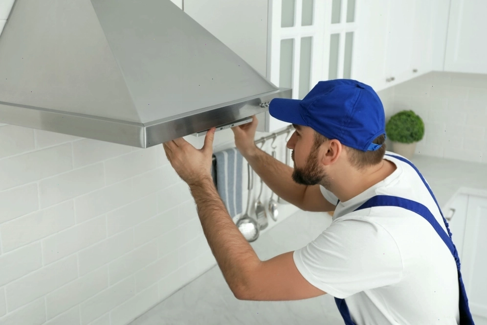 Bảng điều khiển máy hút mùi bị hỏng do ẩm mốc