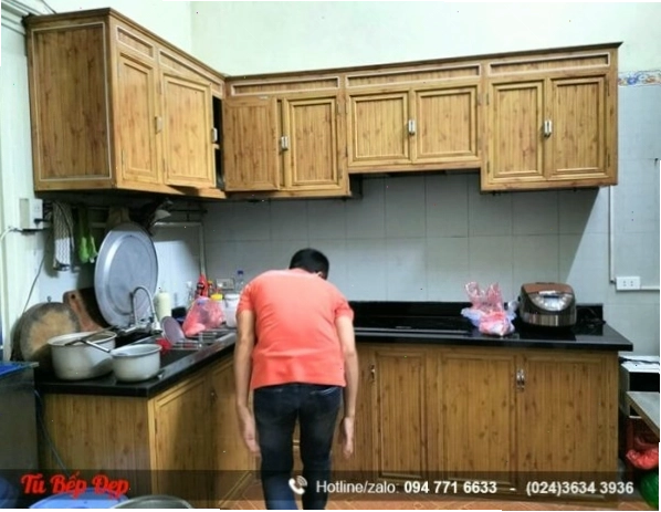 Bảng màu đa dạng của tủ bếp nhôm kính giả gỗ, phù hợp với mọi không gian nội thất