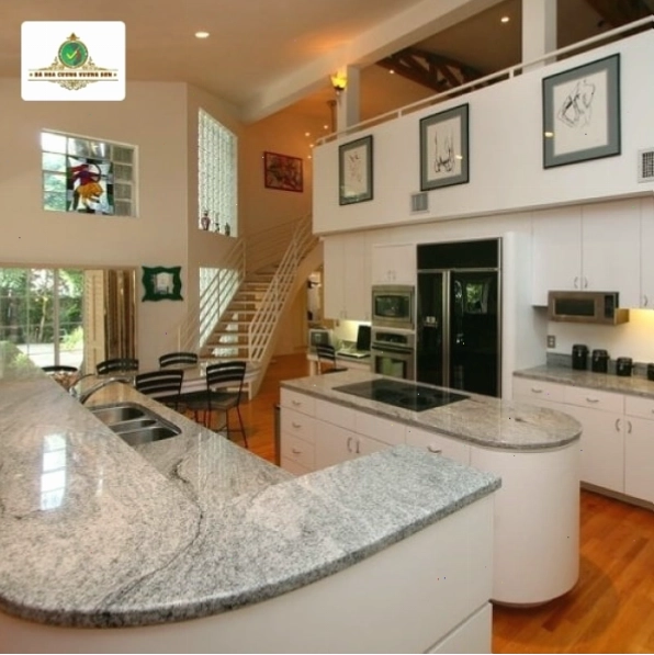 Bảo trì định kỳ mặt bàn đá bếp giúp duy trì vẻ đẹp và độ bền