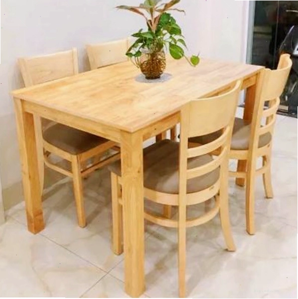 Bộ bàn ăn 4 ghế gỗ tự nhiên với thiết kế đơn giản
