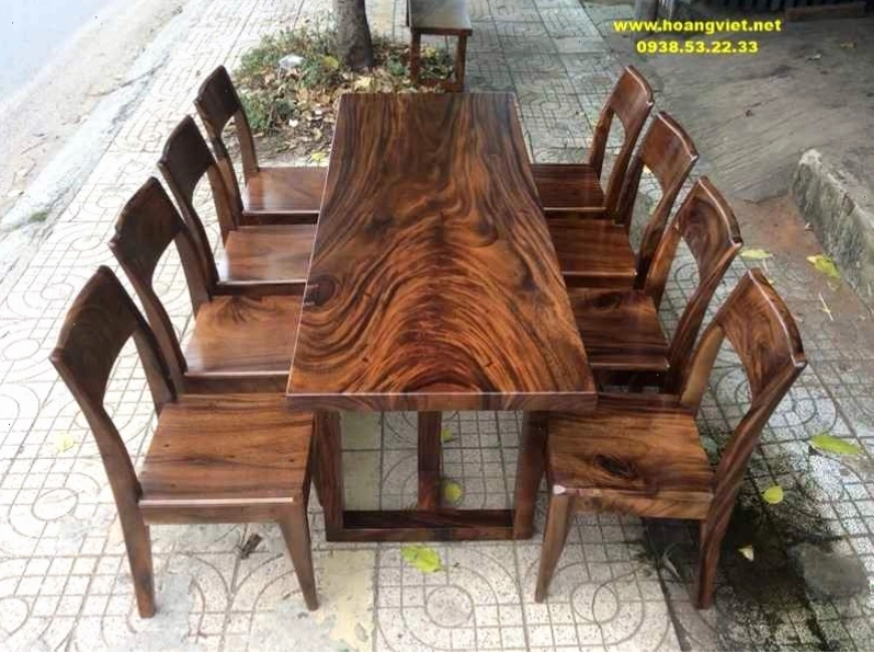 Bộ bàn ăn 8 ghế gỗ tự nhiên với thiết kế tinh tế, đường nét mềm mại