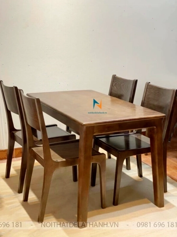 Bộ bàn ăn gỗ sồi 4 ghế giá rẻ với chất liệu gỗ sồi nhập khẩu Nga