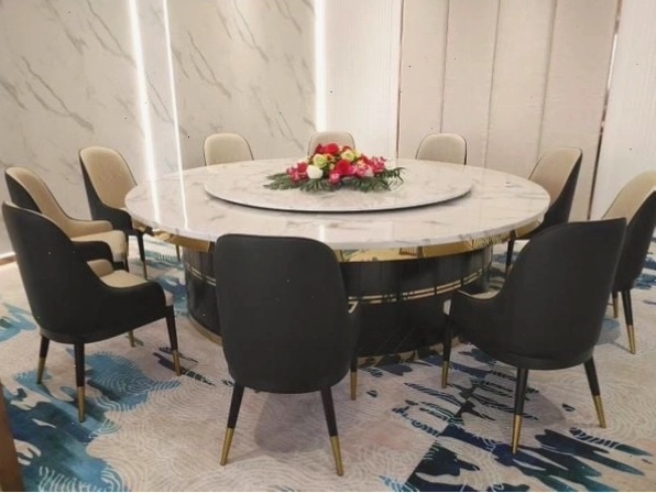 Bộ bàn ăn tròn 6 ghế, có thể cân nhắc ghép thêm hoặc chọn bàn lớn hơn cho 10-12 người
