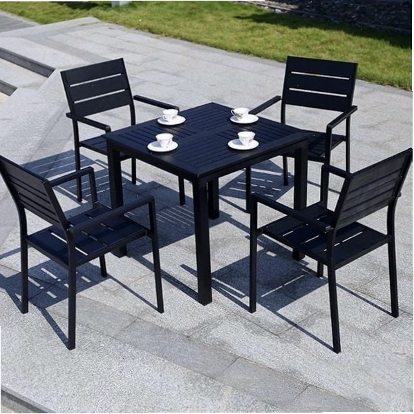 Bộ bàn ghế sân vườn bằng chất liệu Polywood sang trọng