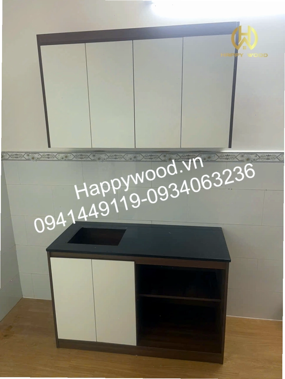 Bộ tủ và kệ bếp treo tường nhỏ gọn, hiện đại