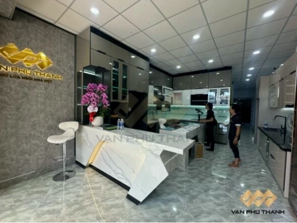 Các sản phẩm tủ bếp ở Cần Thơ đa dạng tại showroom bếp Vạn Phú Thành