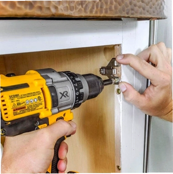 Cách lắp bản lề giảm chấn tủ bếp